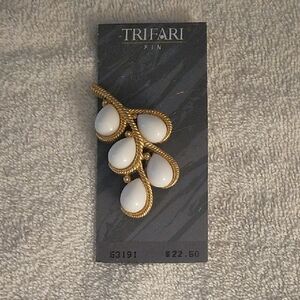 Vintage Trifari Gold and White Floral Pin